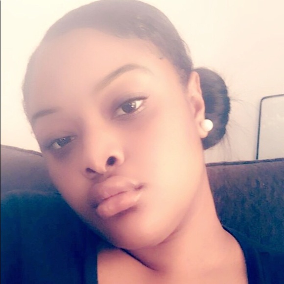 Meet your Posher, Lamiya - Picture 1 of 1